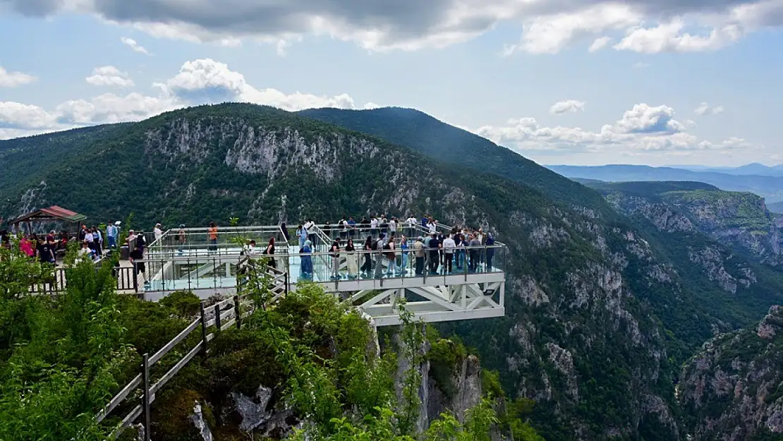 Kastamonu Üniversitesi, yılın stresini doğada attı