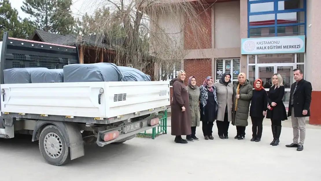 Kastamonulu kadınların Gazze için ördüğü giysi ve battaniyeler Filistin'e gönderildi