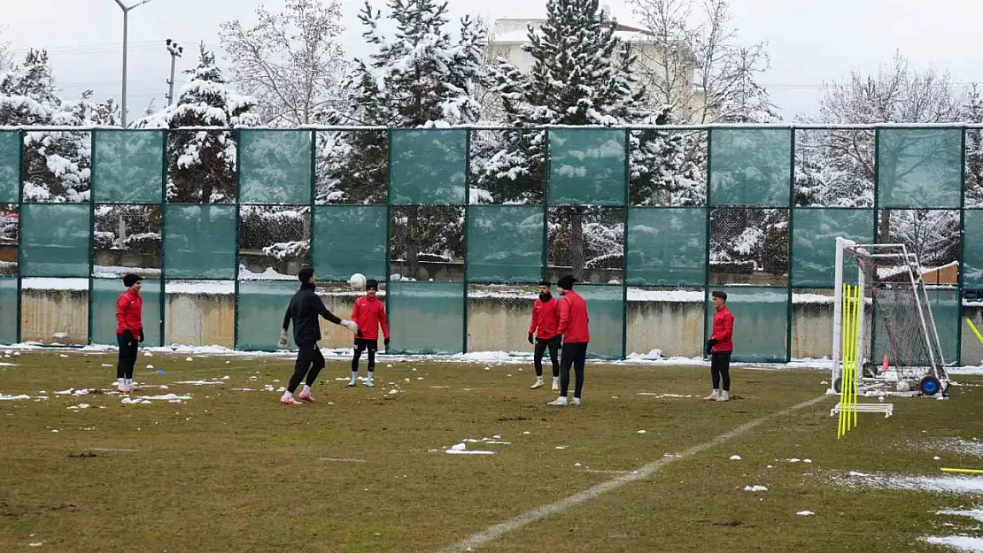 Kastamonuspor'da takımın başına geçen Ergin Keleş ilk antrenmanına çıktı