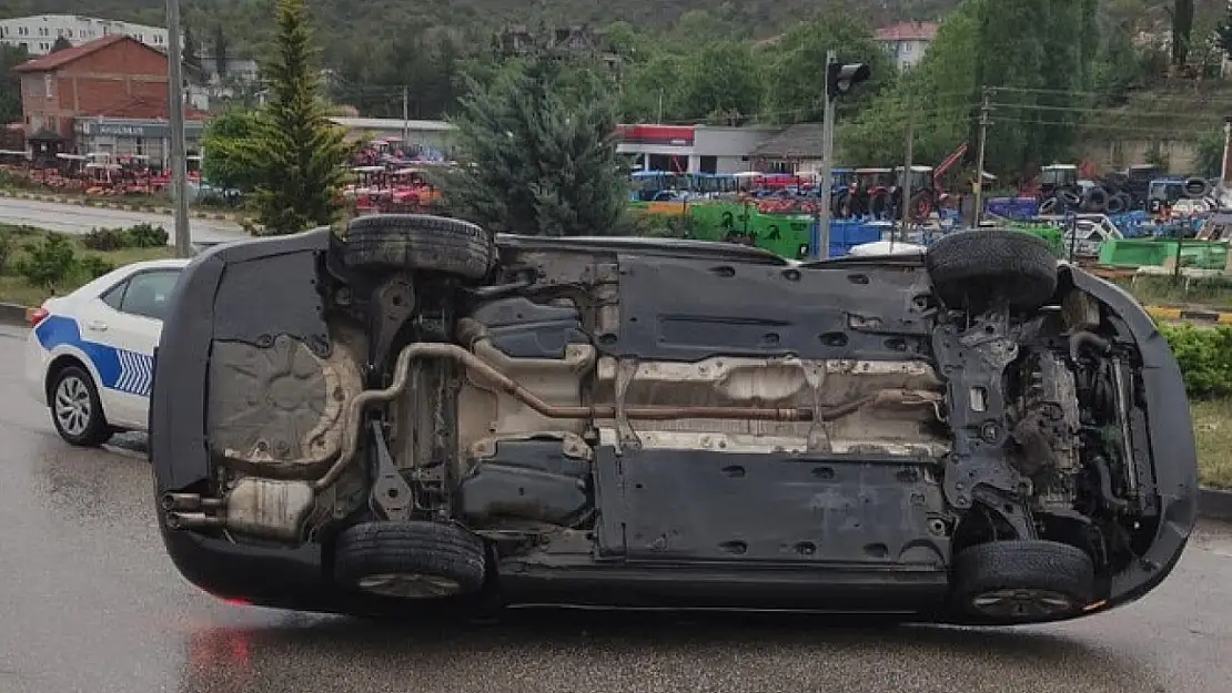 Kayganlaşan yol kazaya neden oldu 3 yaralı