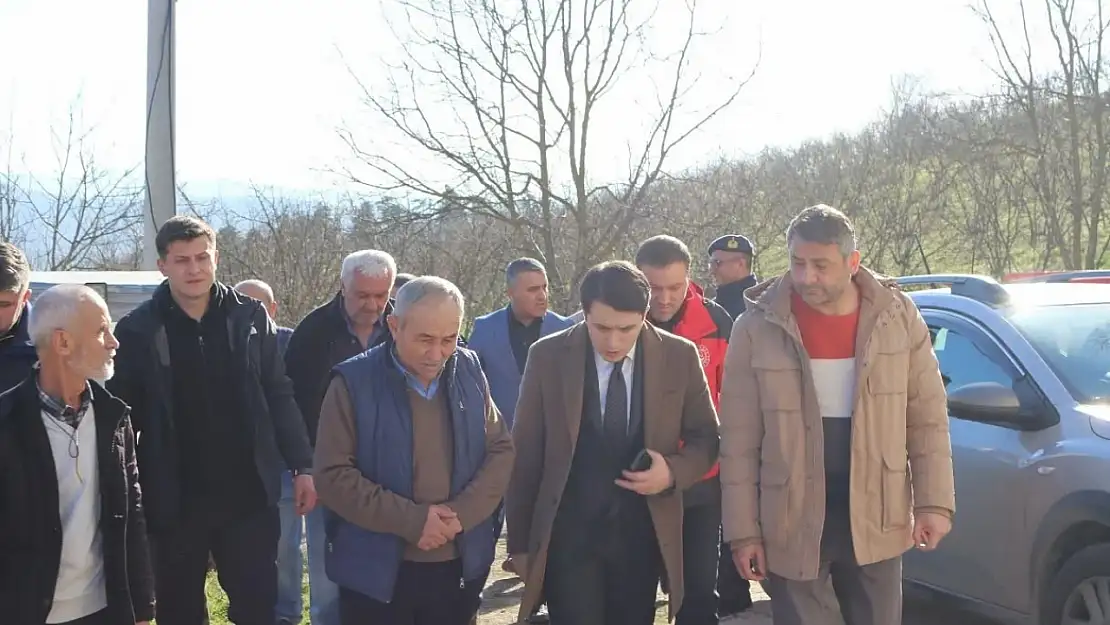 Kaymakam Demirkol yangın yerinde incelemede bulundu