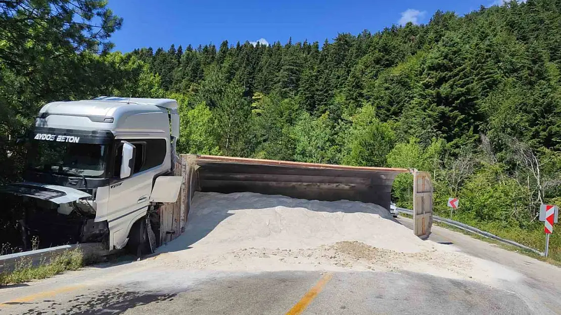 Kaza nedeniyle kapanan kara yolu yeniden ulaşıma açıldı