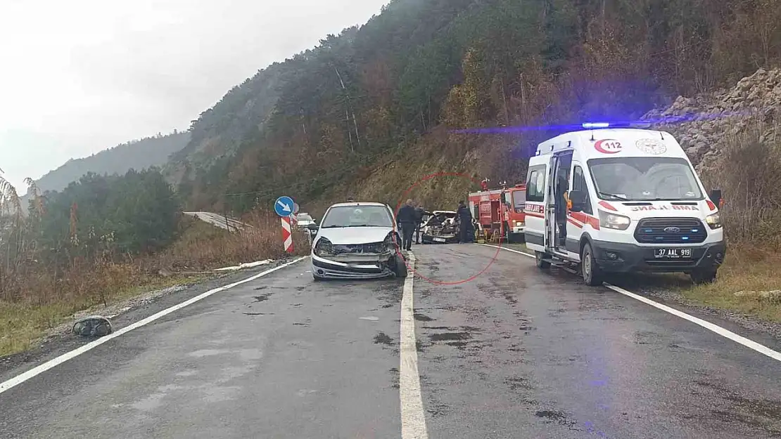 Kaza yapan otomobil hurdaya döndü: Sürücüyü itfaiye kurtardı