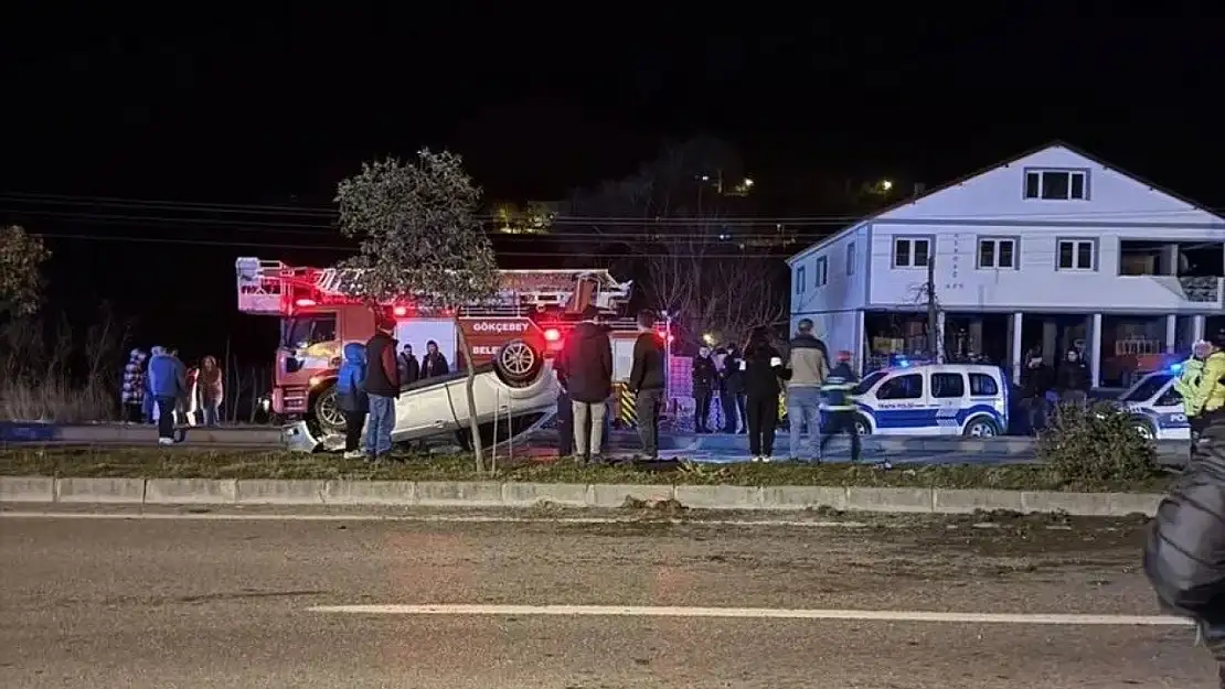 Kediye çarpmamak için manevra yapınca taklalar attı 2 yaralı