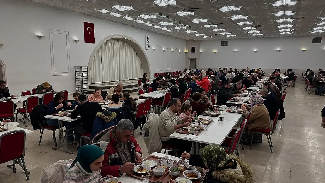 Kent lokantası iftarda vatandaşları buluşturuyor