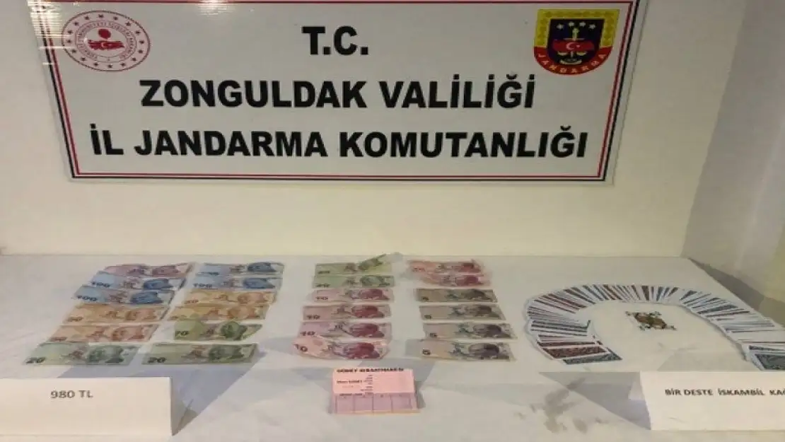 Kıraathanede kumar ve alkol operasyonu