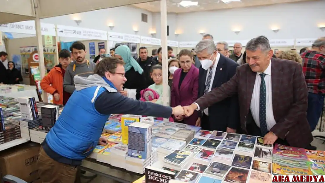 Kitap Fuarı 25'inci kez kapılarını araladı