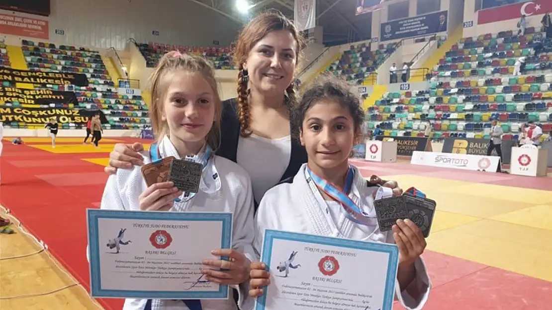 Kızlar Judoda 2 madalya aldı