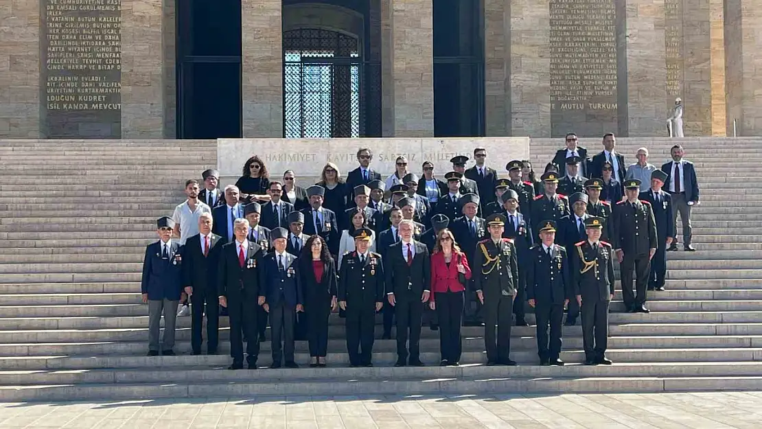 KKTC Büyükelçiliği, Barış ve Özgürlük Bayramı'nın 49'uncu yılında Anıtkabir'de