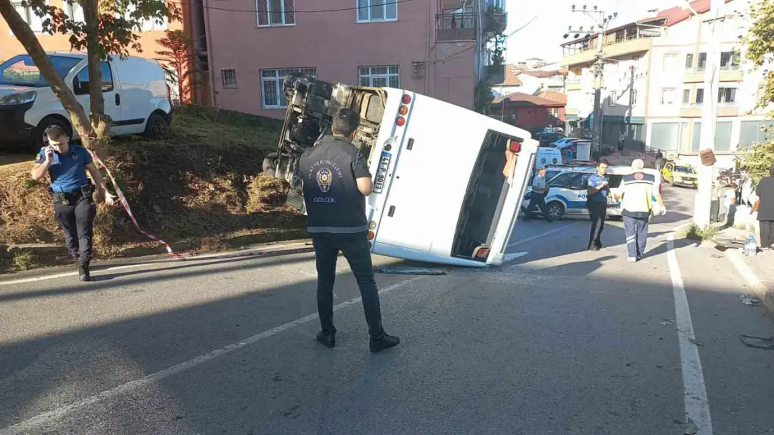 İşçi servisi kaza yaptı 1 ölü, 1 ağır yaralı