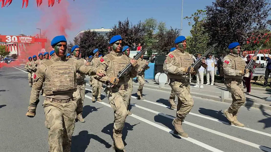 Komandoların gösterisi coşkuyla izlendi