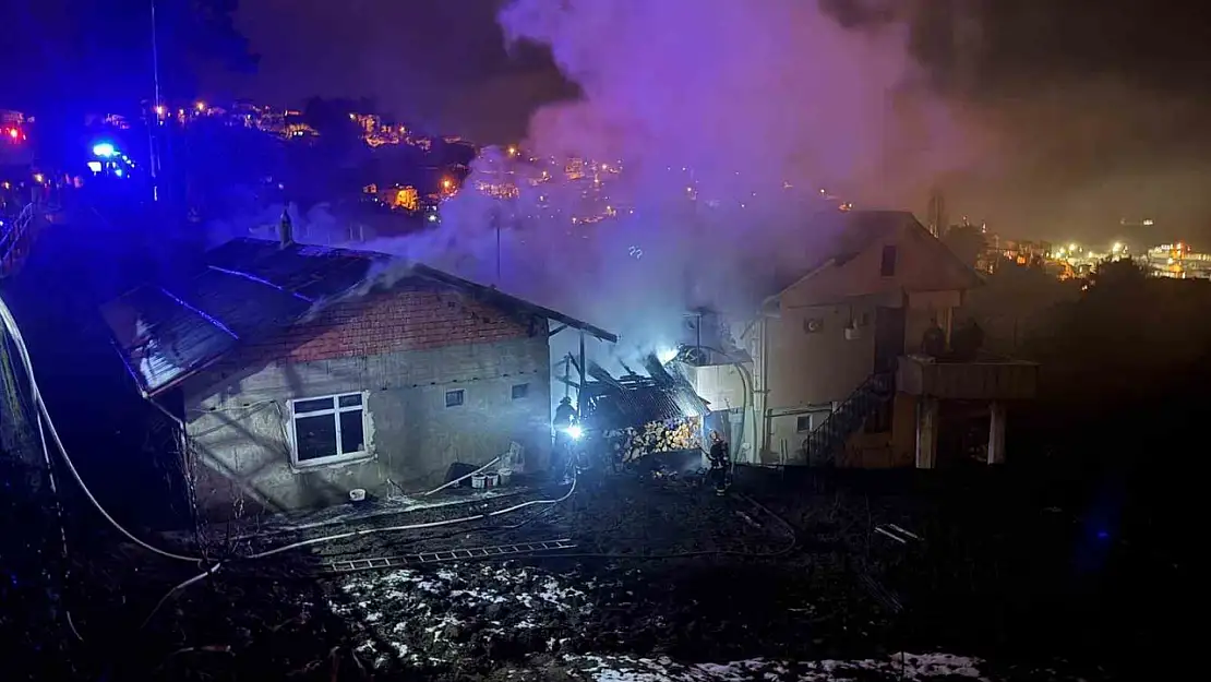 Kömürlükte yaktığı ateş eve sıçradı: 3 kişi dumandan etkilendi