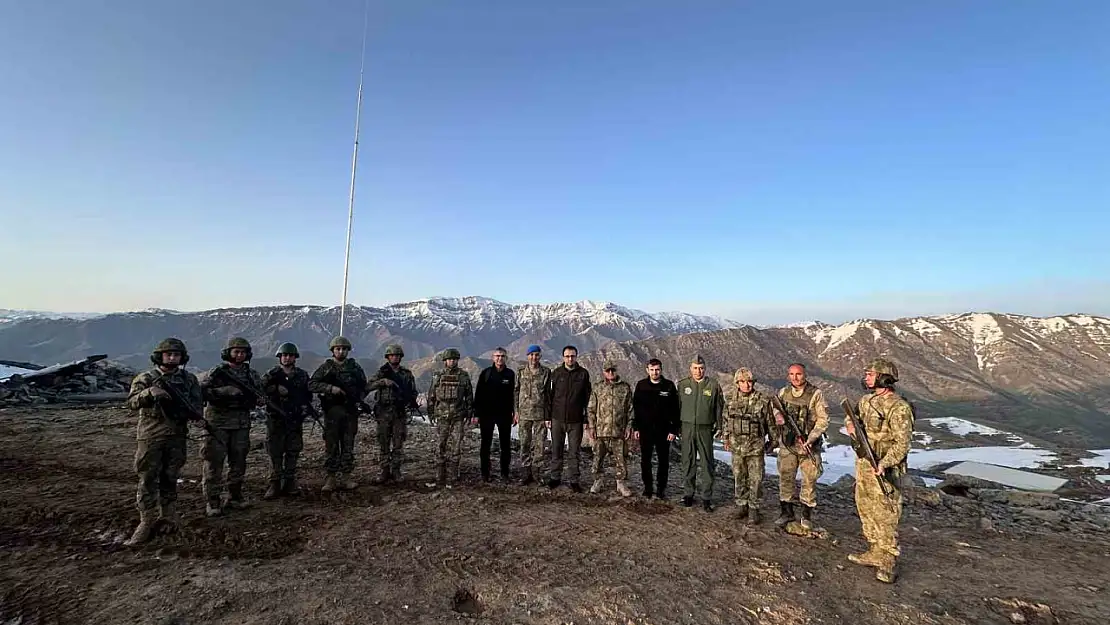 Korgeneral Metin Tokel, Selçuk Bayraktar ve Ahmet Akyol'dan sınır birliklerine bayram ziyareti