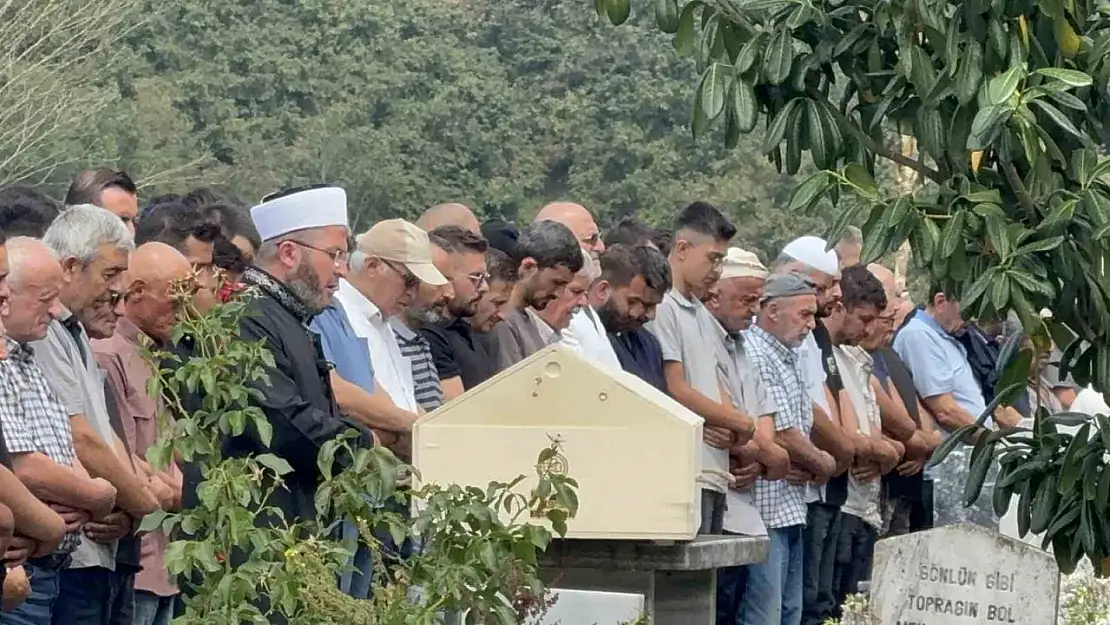 Kürek sörfü yaparken kaybolmuştu, son yolculuğuna uğurlandı