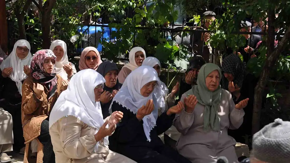 Kutsal topraklara dualarla uğurlandılar