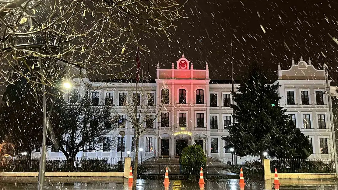 Bolu'da lapa lapa kar yağdı