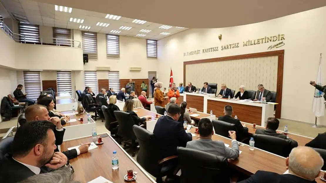 Mecliste 15 madde görüşüldü
