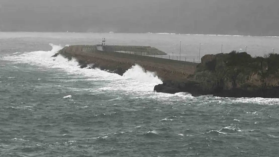 Meteorolojinin uyardığı Bartın'da fırtına