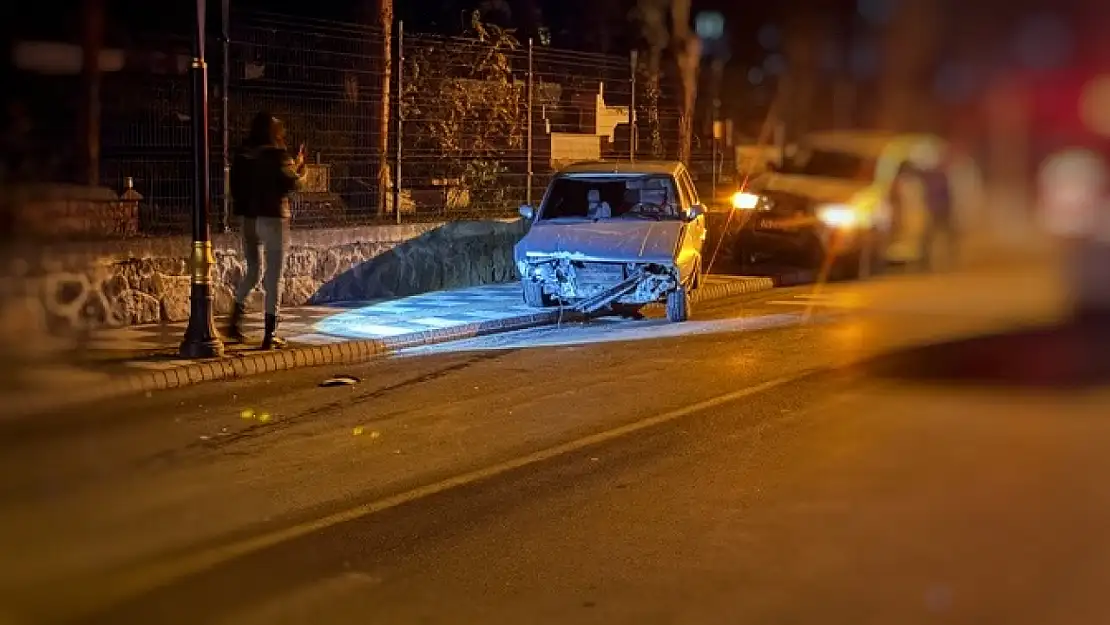 Mezarlık duvarına çarpan sürücü alkollü çıktı