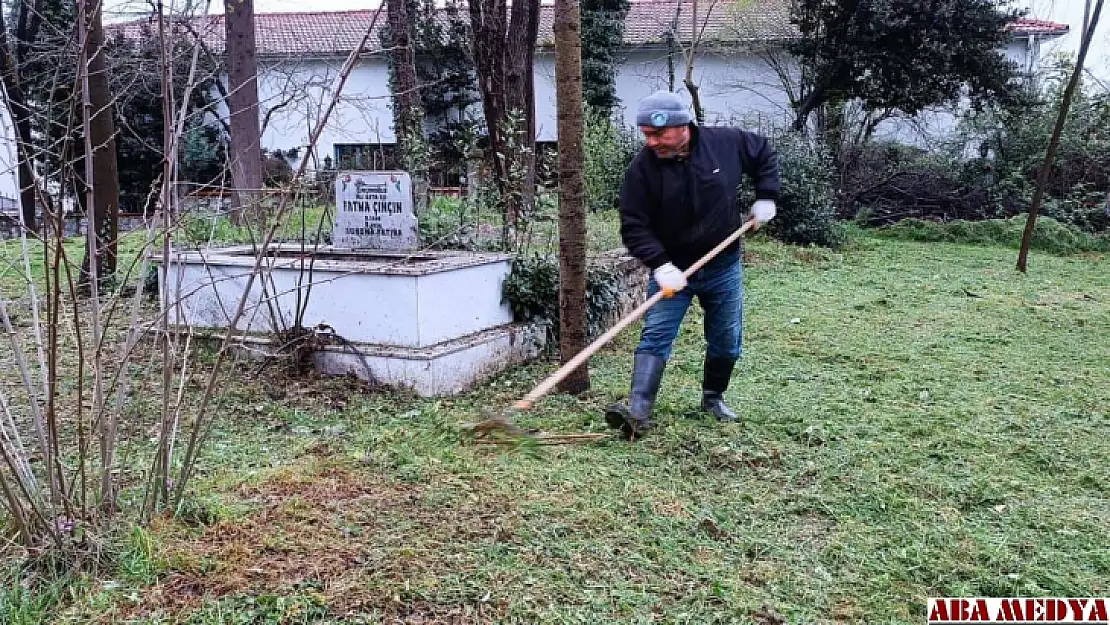 Mezarlıklara bayram temizliği