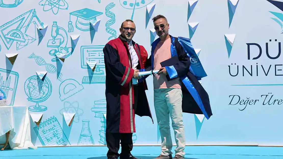Mezun oldular kep fırlattılar