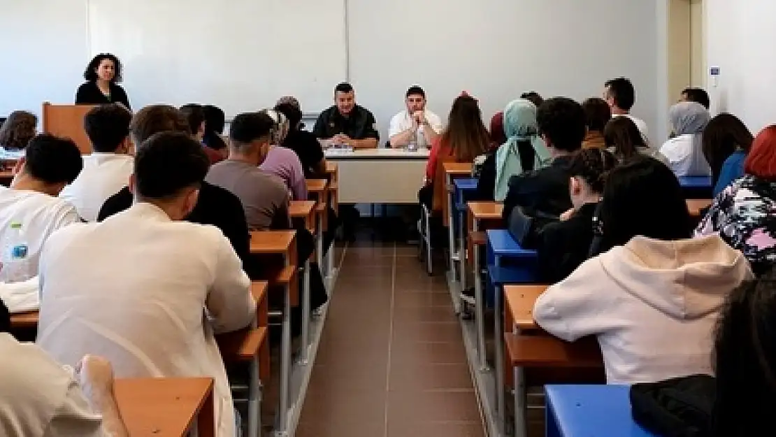 Mezunlar öğrencilerle buluştu