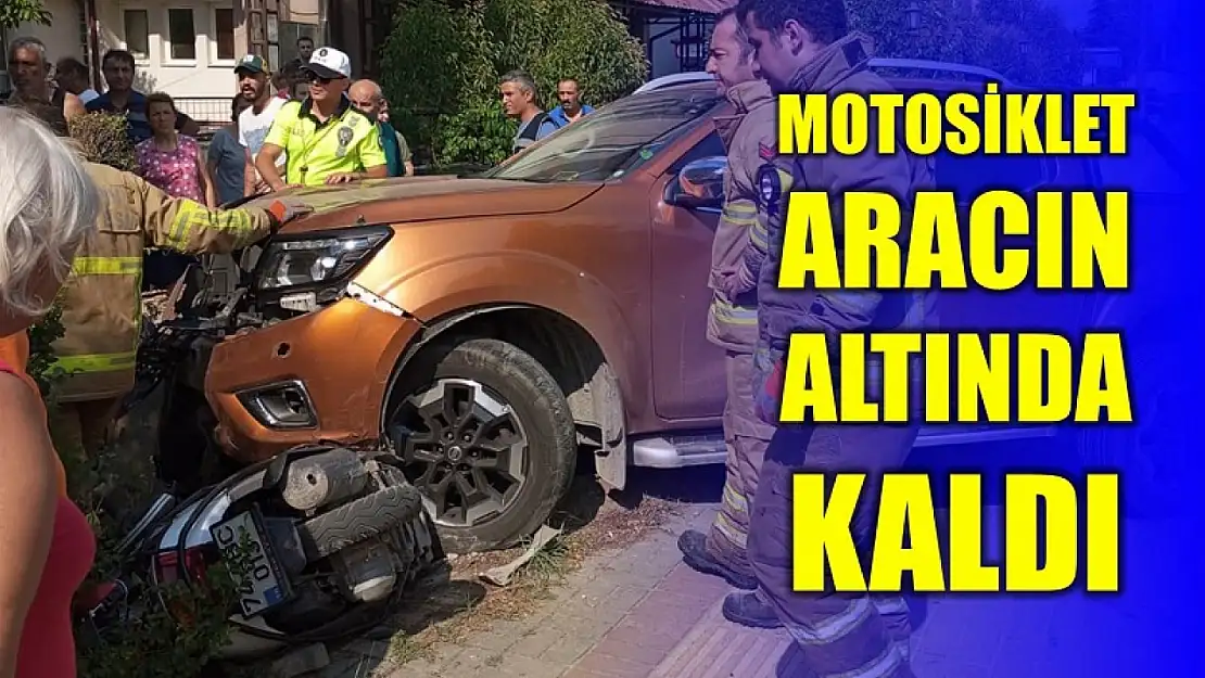 Motosiklet aracın altında kaldı