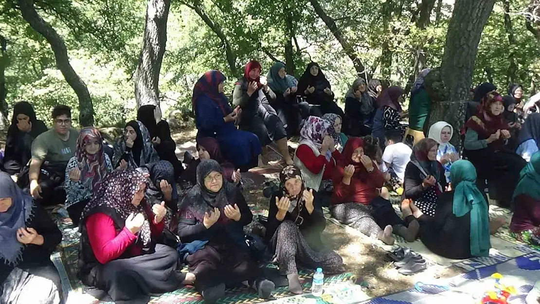 Mudurnu'da Hacet Bayramı coşkusu: Yüzlerce kişinin katılımıyla kutlandı