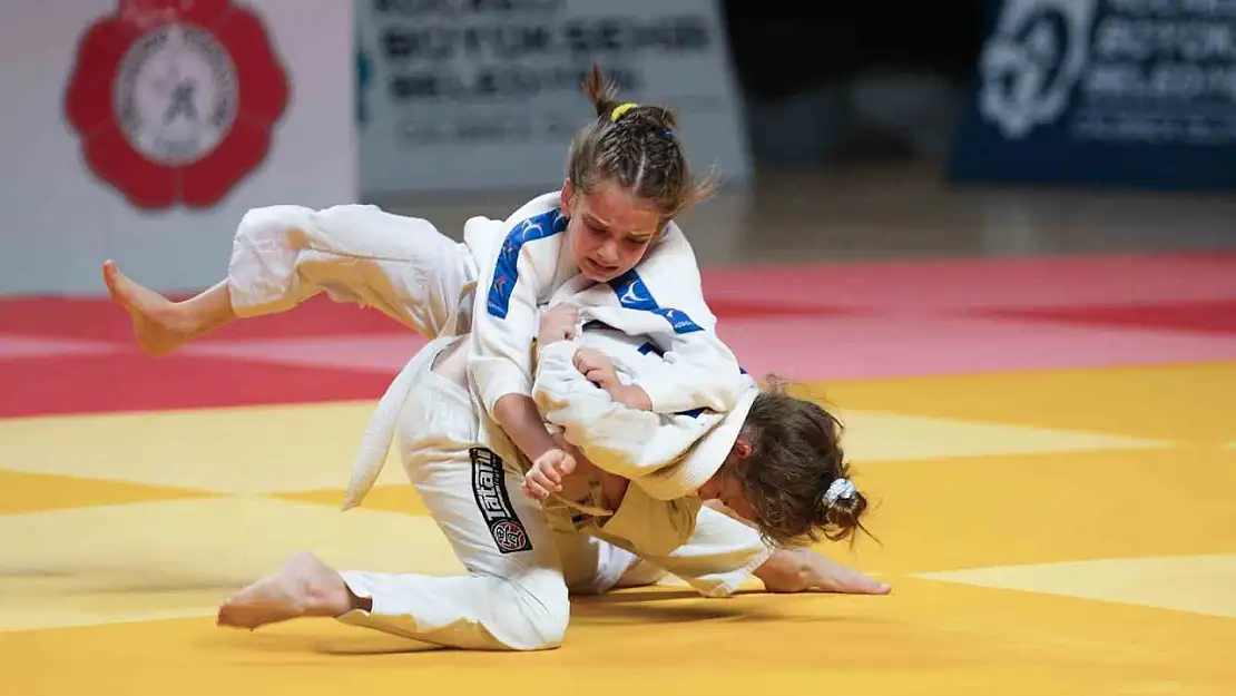 Judo şampiyonasında madalyalar sahiplerini buldu