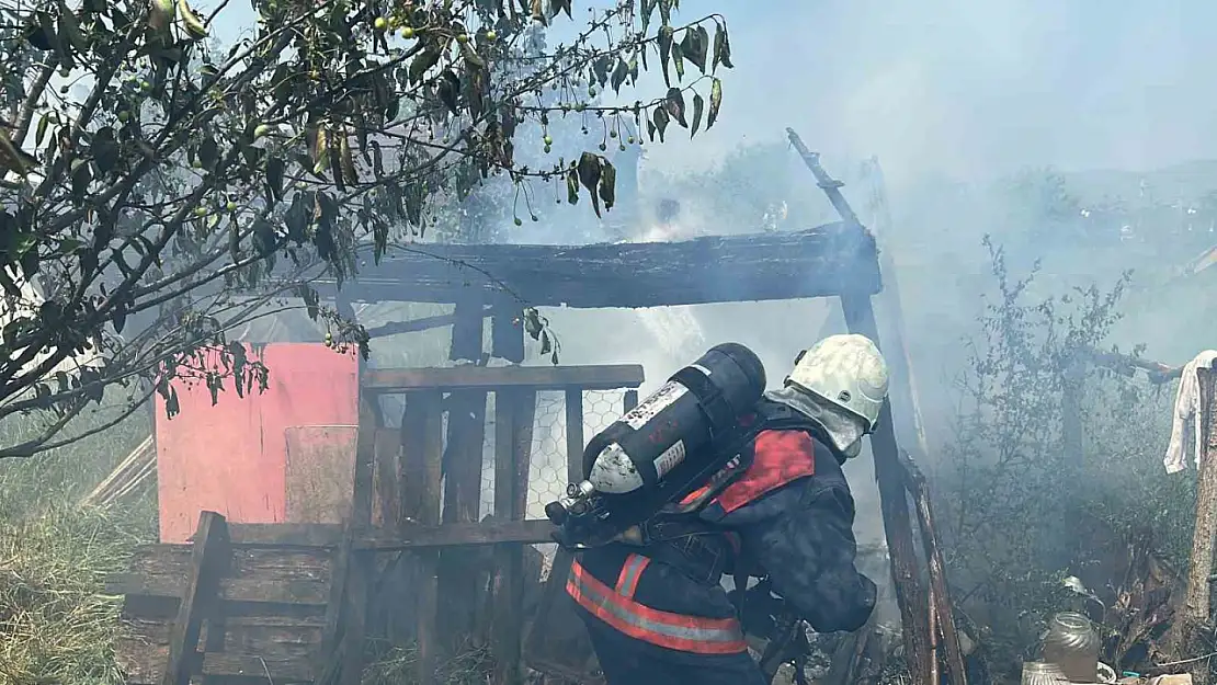 Odunlukta çıkan yangın kısa sürede söndürüldü