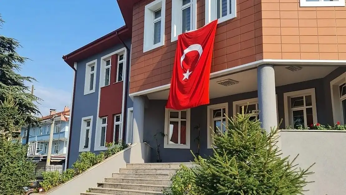 Öğrencilere iki farklı diploma ile mezuniyet şansı tanıyor