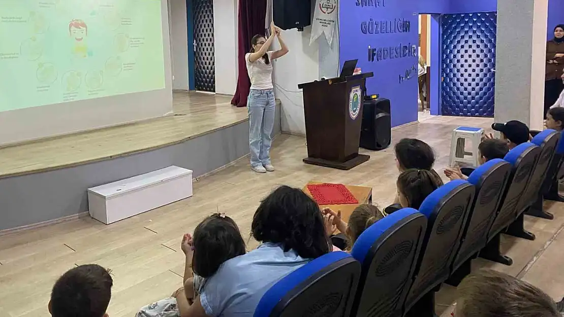 Öğrencilere sağlık eğitimi verildi