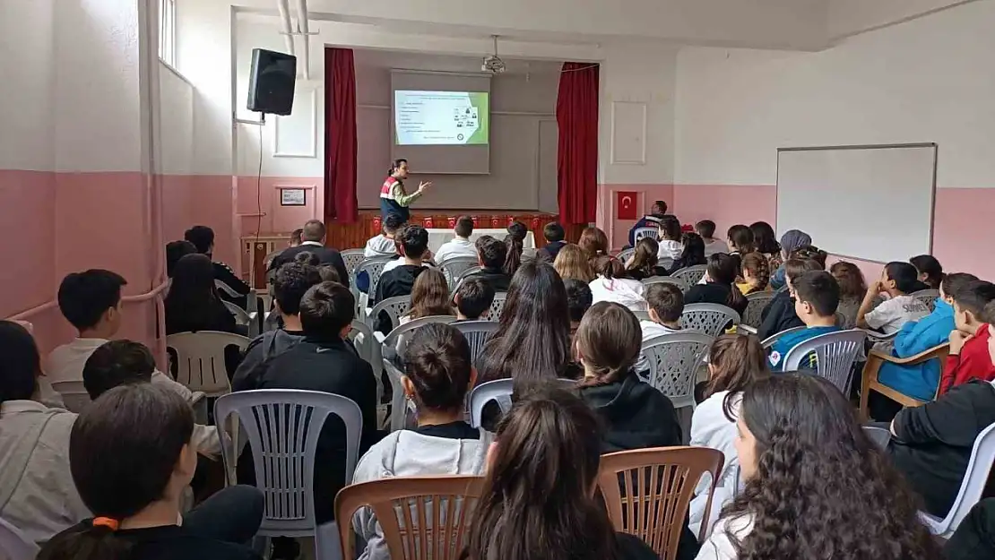 Öğrencilere siber farkındalık ve bilinçlendirme eğitimi