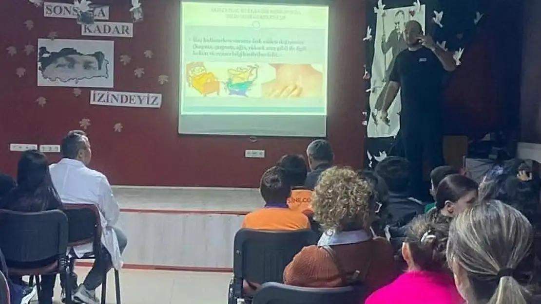 Öğrencilere yönelik antibiyotik eğitimi verildi