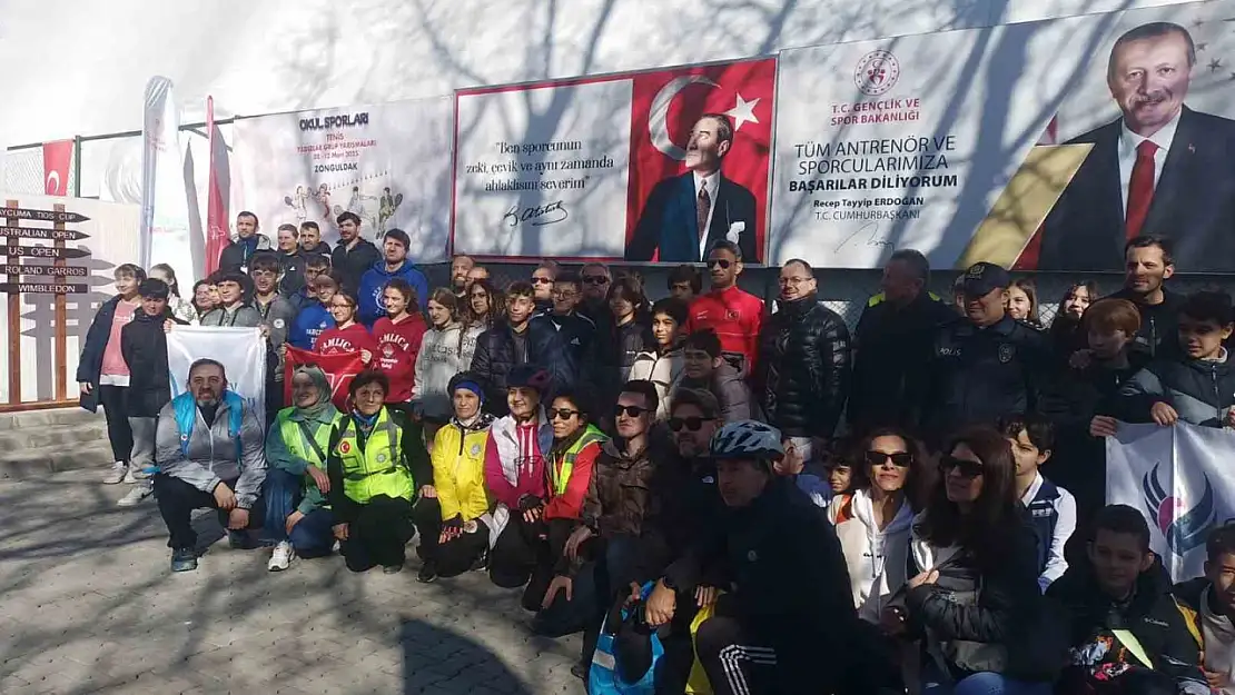 Okul sporları tenis yıldızlar grup maçları Çaycuma'da başladı