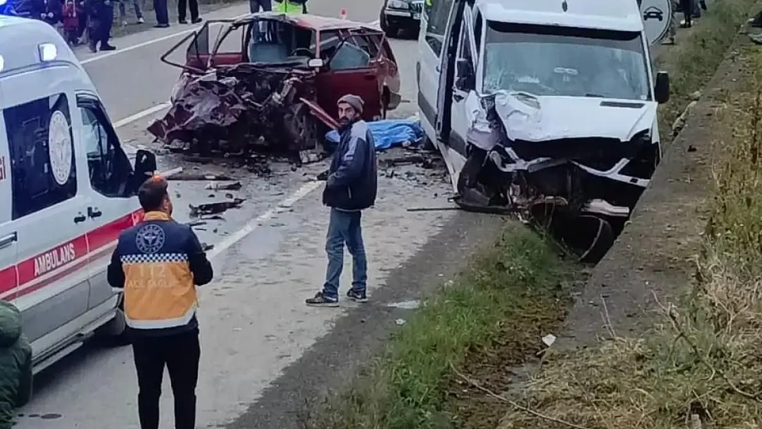 Ordu'da otomobil ile minibüs çarpıştı: 2 ölü, 1 yaralı