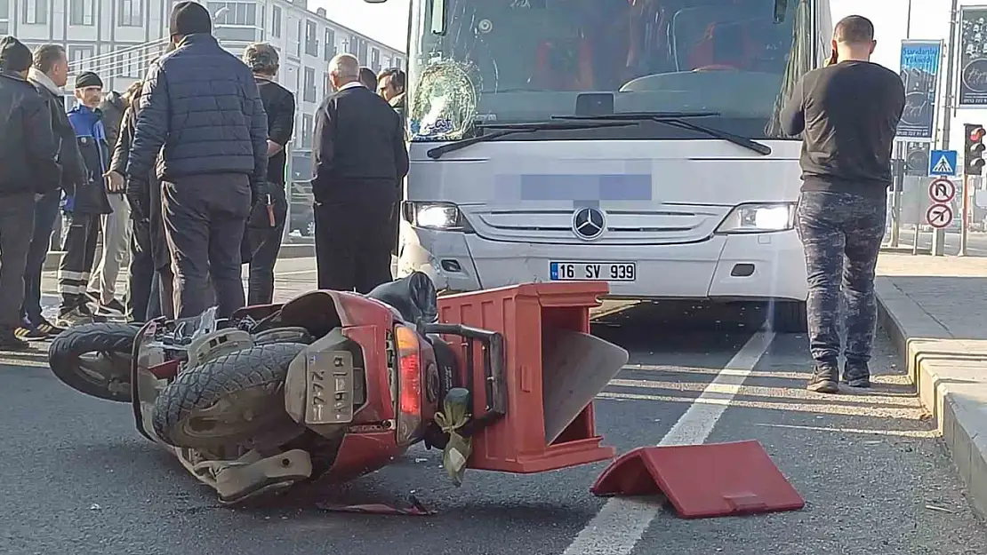 Otobüsle motosiklet çarpıştı 1 yaralı