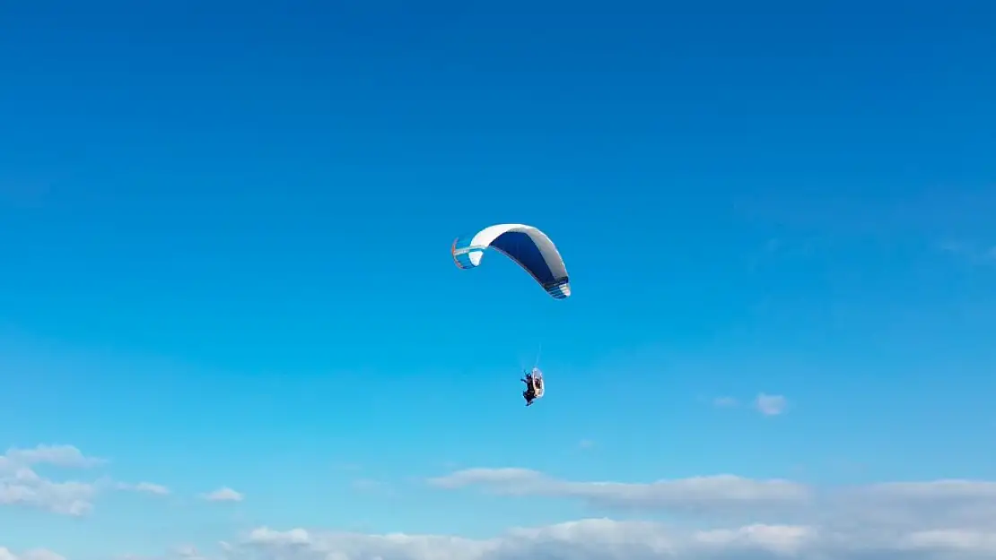 Paramotor uçuşu ilgi ile izlendi