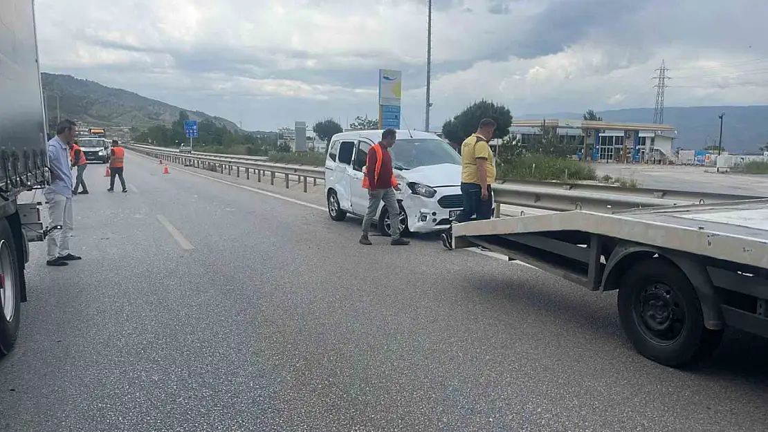 Bir garip kaza, sürücüsüz araç tıra çarptı