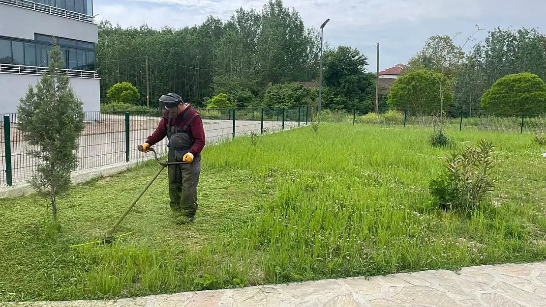 Parklarda temizlik çalışması