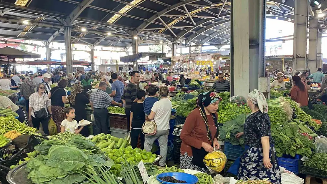 Pazarın en dikkat çeken ürünü biber ve fasulye oldu