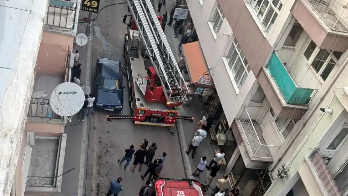 Polatlı'da bina yangını: Mahsur kalanlar kurtarıldı