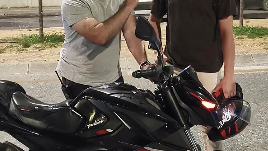 Polis motosiklet sürücüsünü bu sözlerle uyardı
