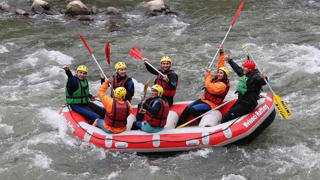 Protokol üyeleri rafting yaptı