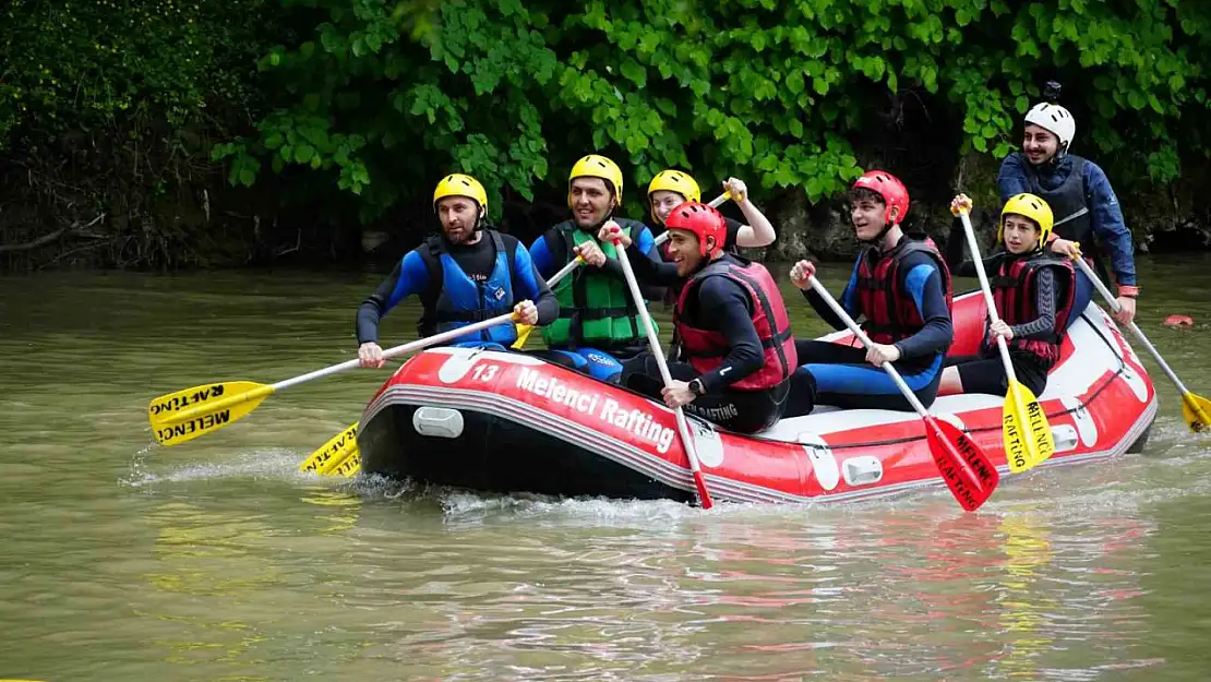 Rafting ile stres attılar