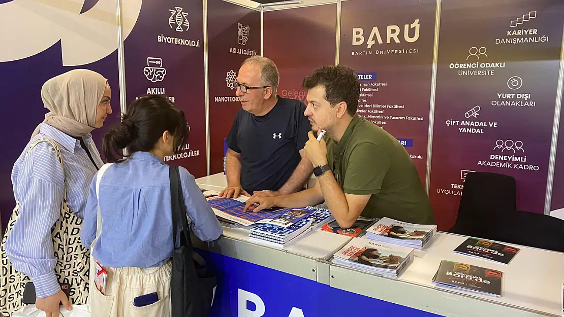 Rektör Uzun, İstanbul'da aday öğrencilerle bir araya geldi