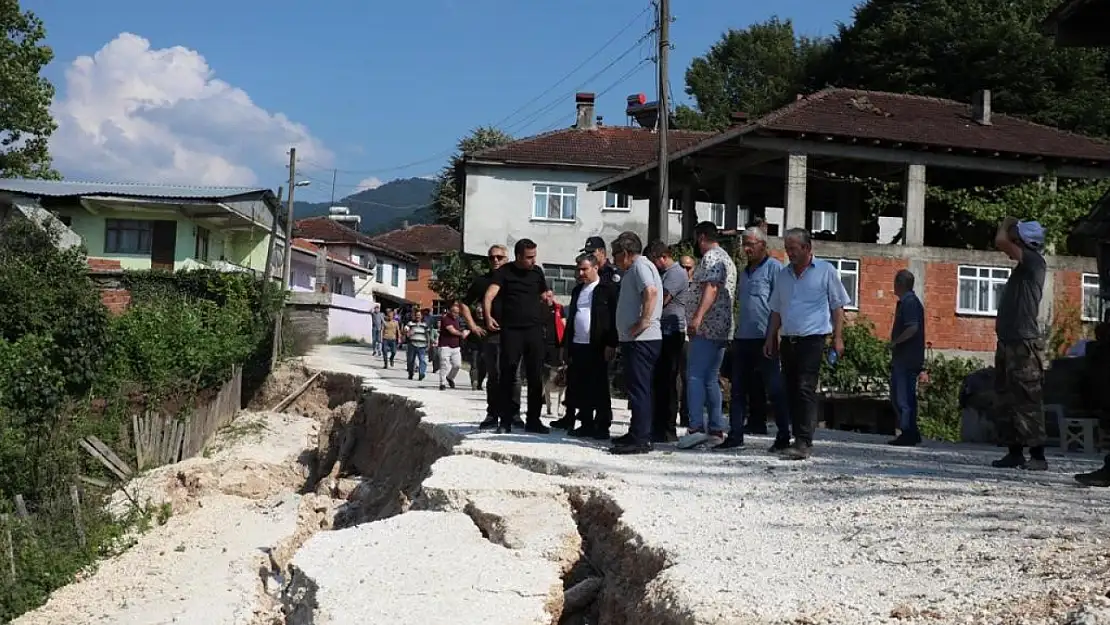 Sel sularının yuttuğu yolda inceleme