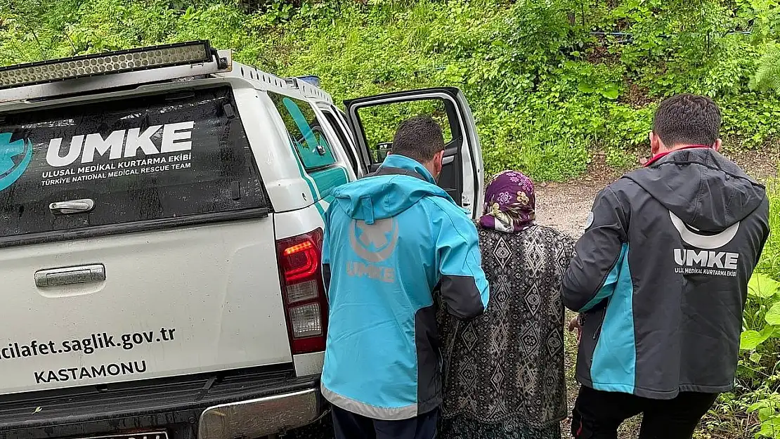 Evlerinde mahsur kalan hastaların yardımına UMKE ekipleri koştu