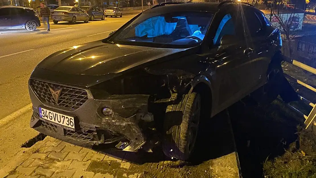 Şerit değiştirirken başka otomobile çarptı