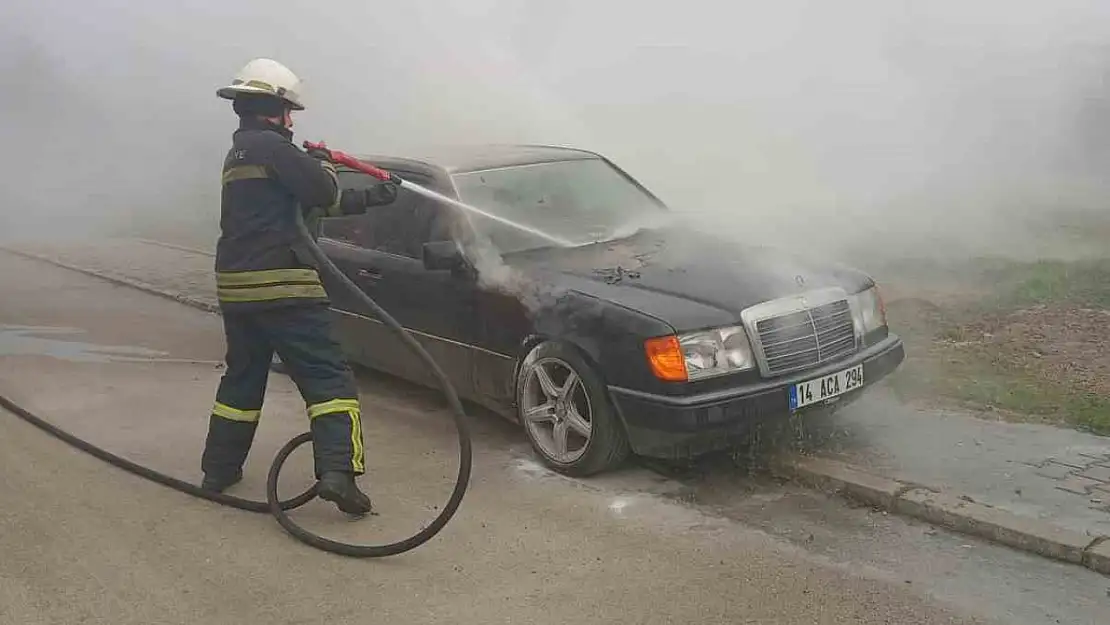 Seyir halindeki otomobilde yangın